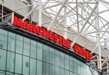 Michael Carrick kwestionuje czerwoną kartkę dla Leny’ego Yoro po porażce Manchesteru United Manchester United - Stadion 2 Old Trafford